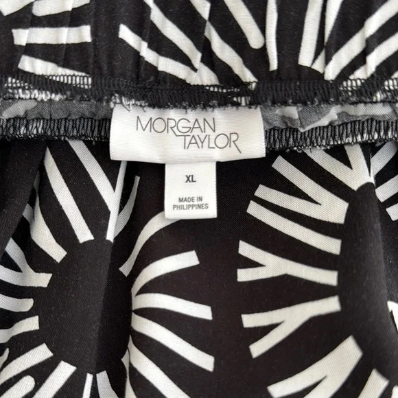 Elegant Black and White Patterned Skirt - Picture 9 of 9